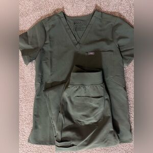 Figs Technical Collection in Forest Green